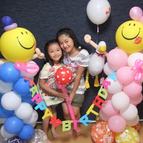タレントも顔負けするほどのプリティースマイル(^-^)バルーンデコレーションで子供たちのカワイさアップですね♪