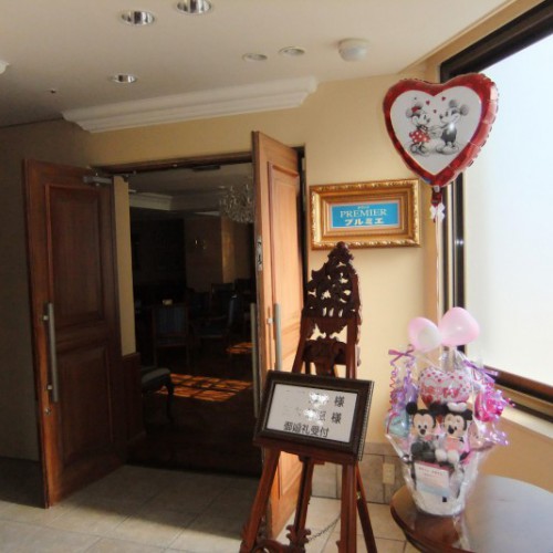 結婚式の受付を華やかにHAPPYに！ふわっと浮かぶバルーンをプラスするとHAPPY感がUP☆手付きのカゴで持運びもラクラク♡他にも種類あります。（作品→結婚式ページをチェック！）