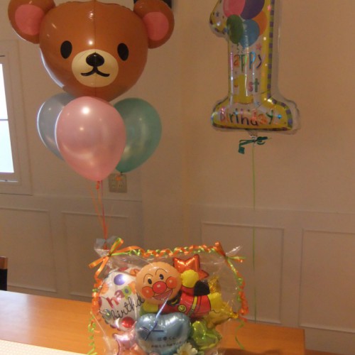 1歳のお誕生日のお祝いに。笑顔があふれるパーティーにバルーンはかかせません(^-^)