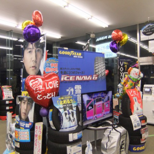 バルーンに文字を入れると、よく目立ちます！店舗のイベントやフェアに活躍します♪文字は入りバルーンは1個から作製できるので便利です。